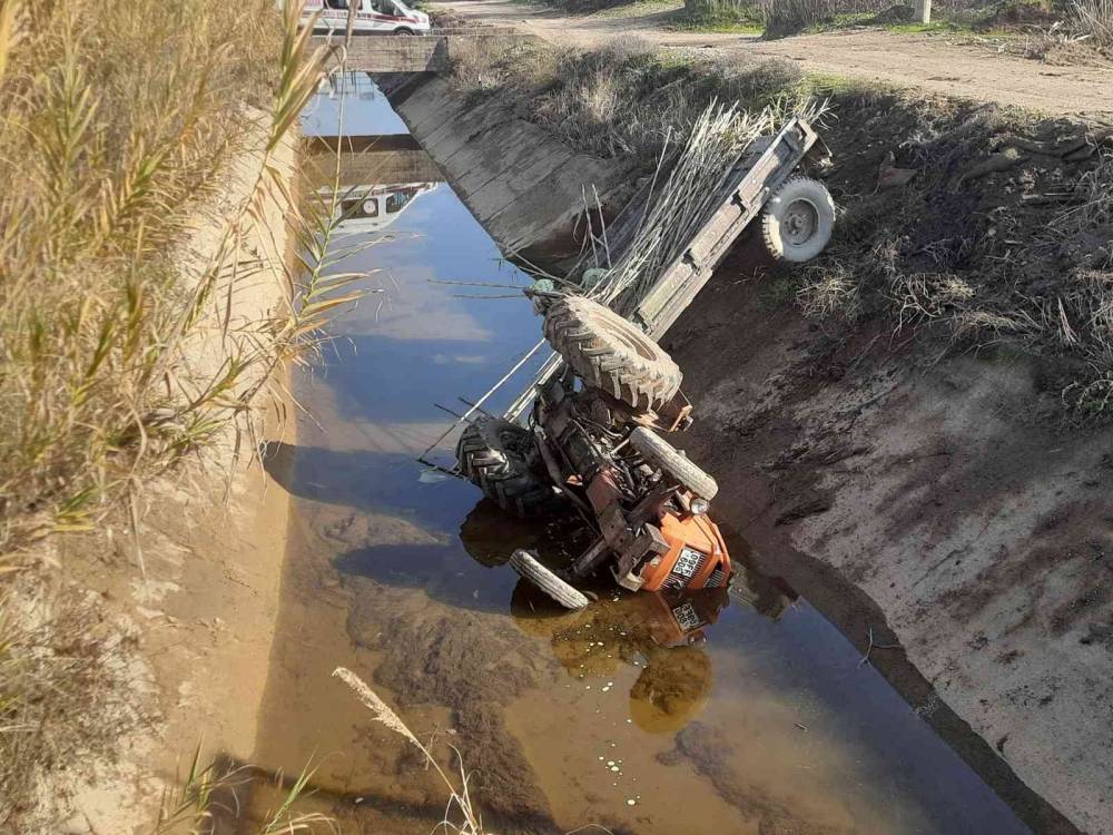 Kanala uçan traktör sürücüsü hayatını kaybetti